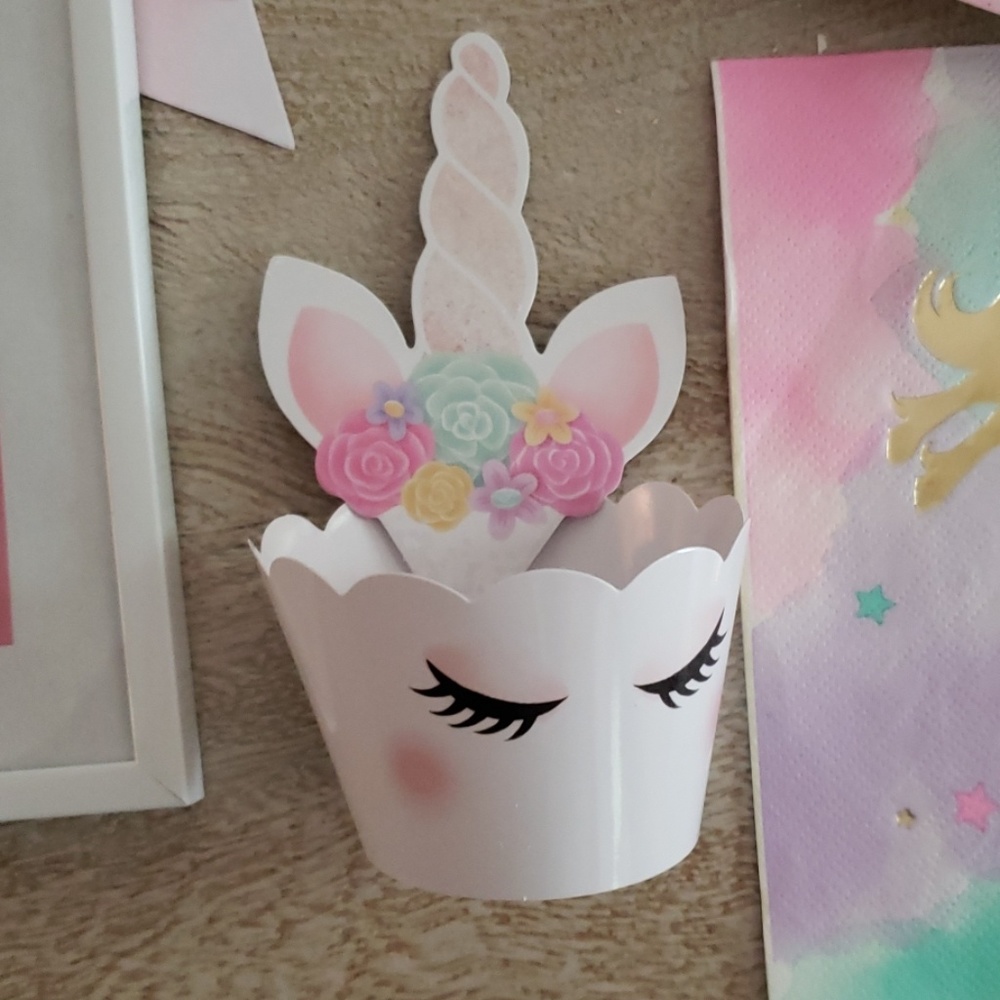Party supplies - Picture 3 of 4